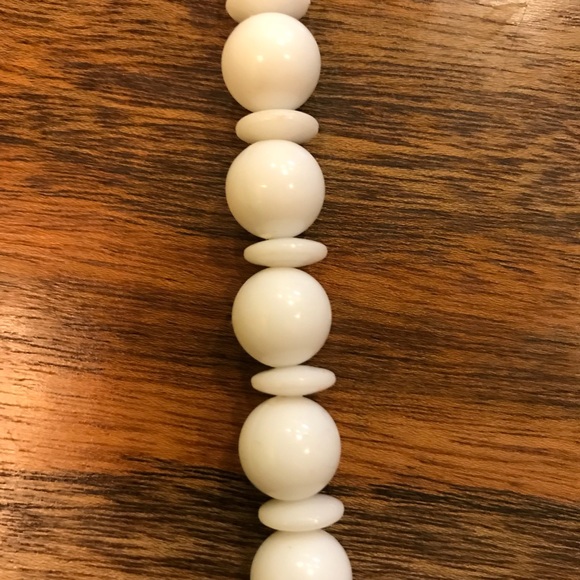 Vintage White Round Bead 60s Style Mod Necklace - Picture 5 of 5